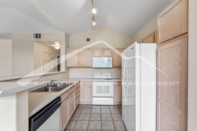 Building Photo - 8500 E Jefferson Ave