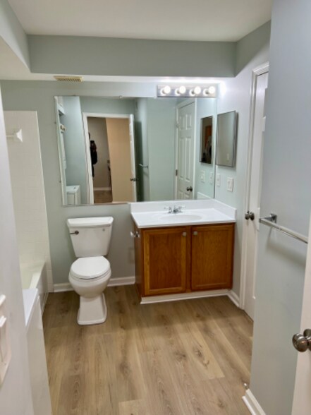 Building Photo - 14000 Farnsworth Ln