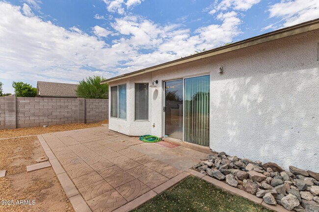 Building Photo - 40234 N Lerwick Dr