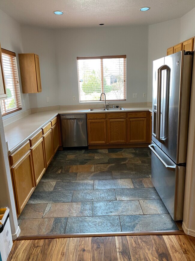 Building Photo - 1132 Casa Tomas Rd NE