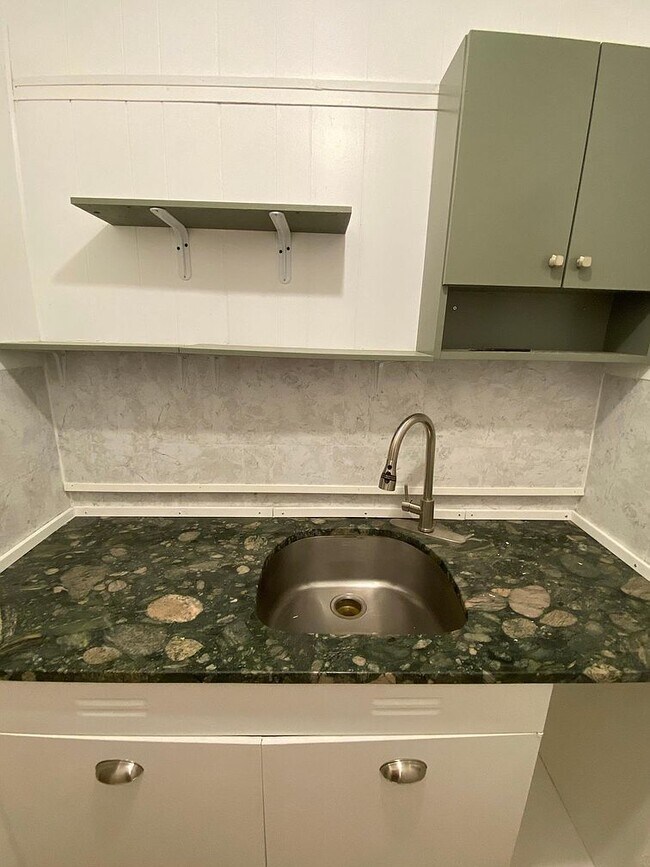 Building Photo - 18 Fairbanks St