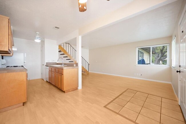 Building Photo - 3763 Sapphire Dr