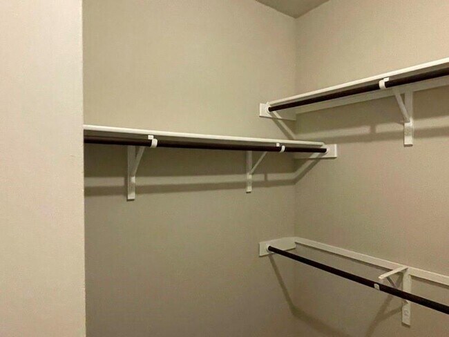 Building Photo - 400 Hummingbird Ln