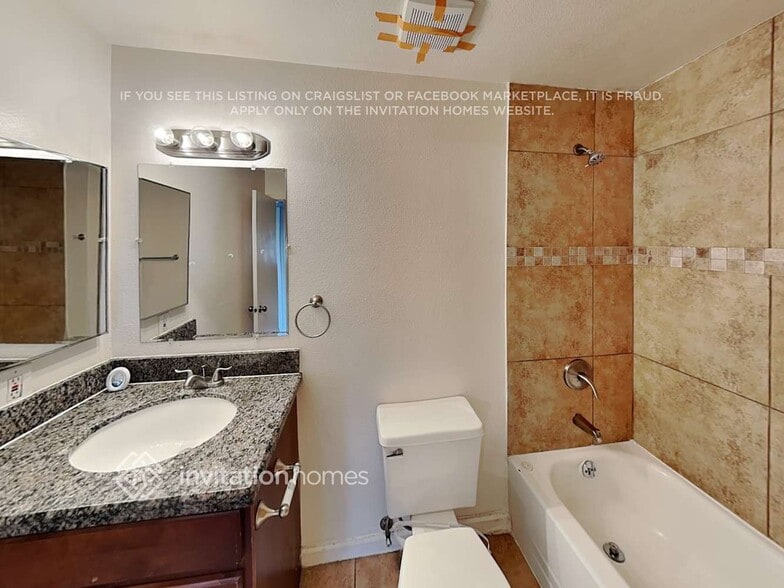 Building Photo - 1536 W Andorra Dr