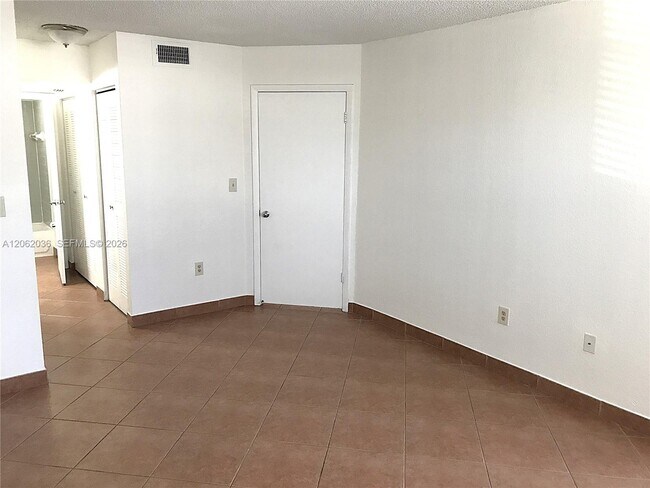Building Photo - 2890 N Oakland Forest Dr
