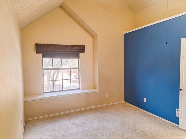 Building Photo - 408 Santa Fe Trail