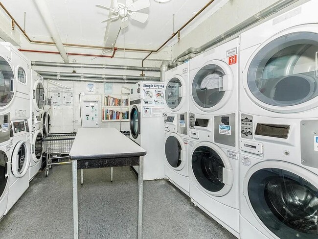 Building Photo - 3311 Giles Pl