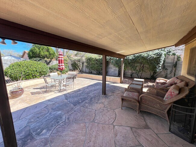 Building Photo - 7205 Avenida La Costa NE