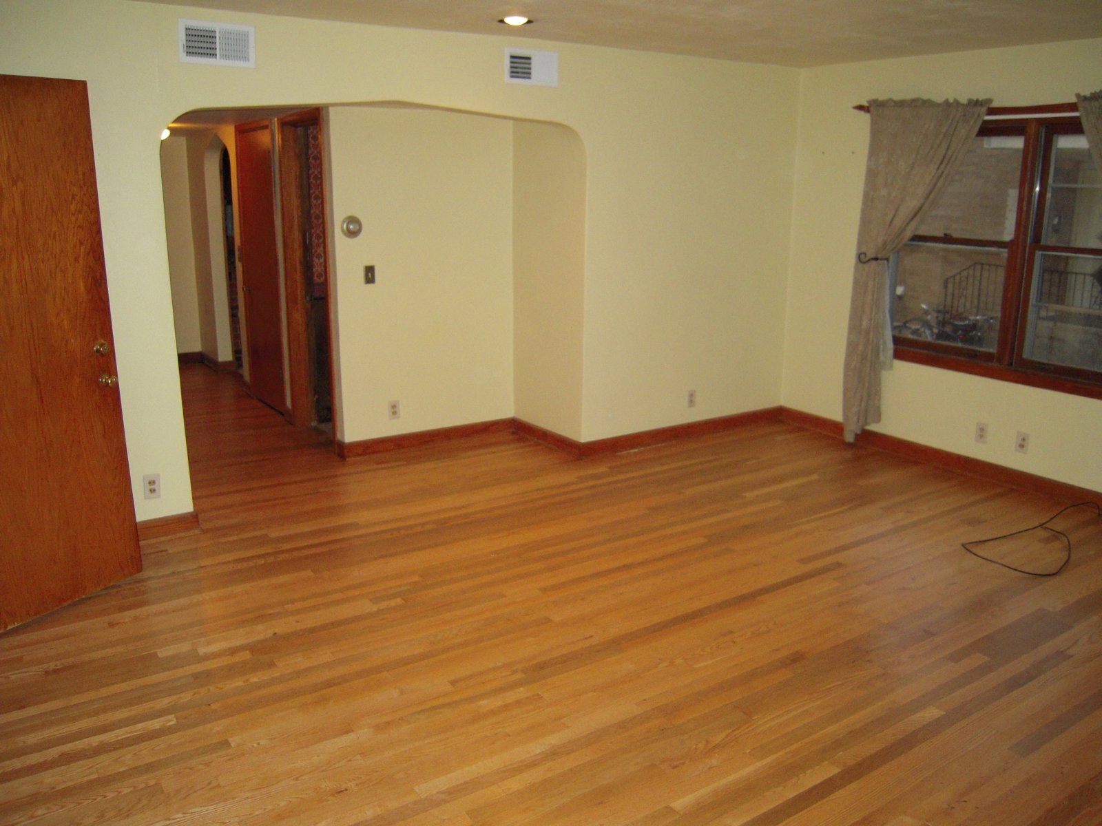 Building Photo - 1139 E GORHAM ST APT 2