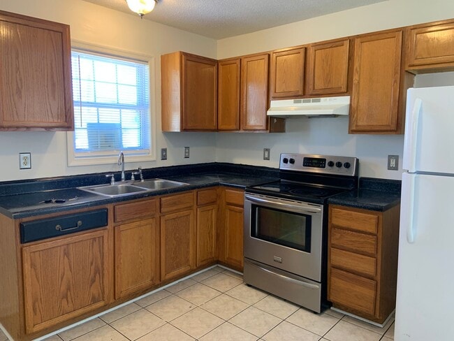 Building Photo - 4 Bedroom Home close to HWY 421 & I40