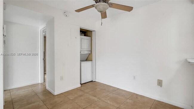 Building Photo - 7200 Fairway Dr