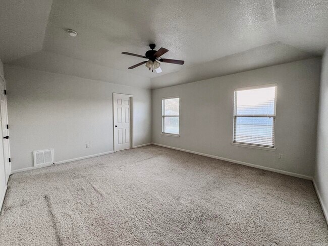 Building Photo - 36 Talladega Loop