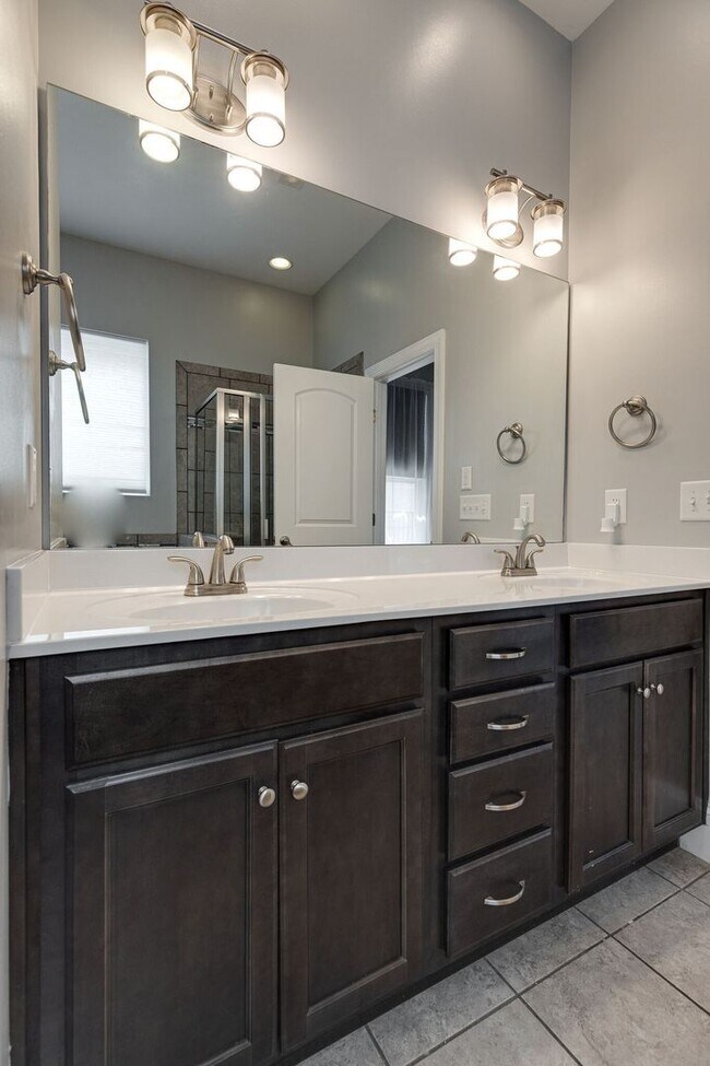 Building Photo - **Stunning 3BE/2.5BA home in a stellar nei...
