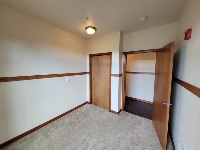 Building Photo - Centrally Located Three Bedroom Condo