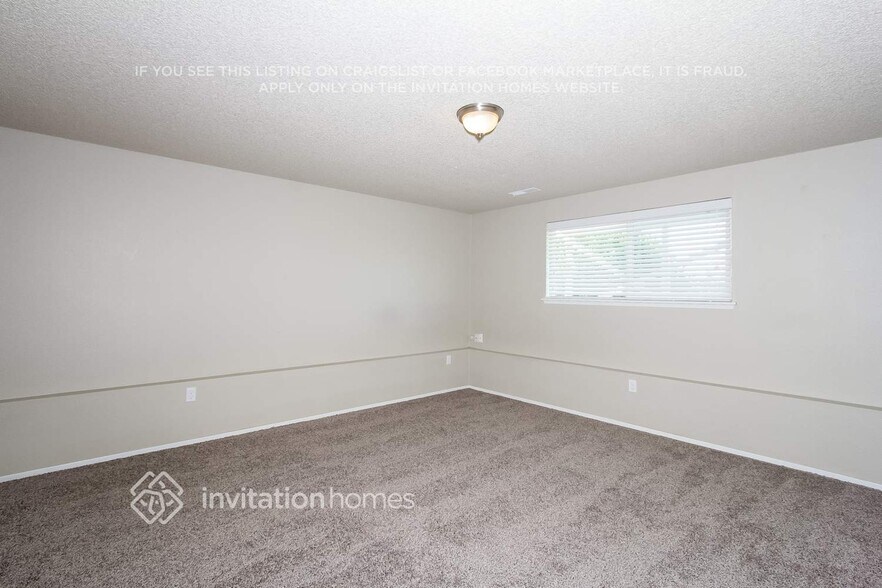 Building Photo - 2401 N Narrows Dr