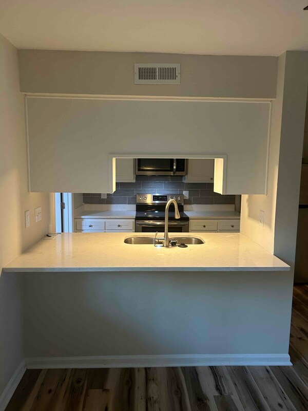 Building Photo - 1021 Hunters Trce