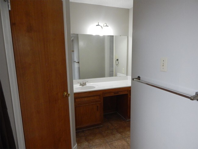 Building Photo - 4503 River Oaks Dr