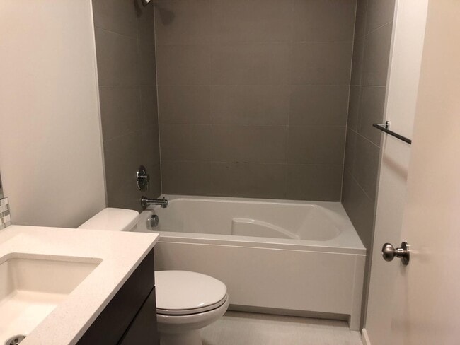 Building Photo - Great Townhome for Rent