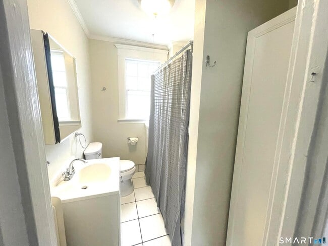 Building Photo - 108 Concord St