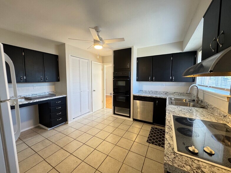 Building Photo - 6007 NW 32nd St