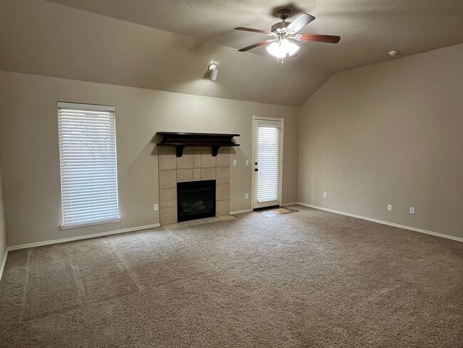 Building Photo - Great 3 Bed, 2 Bath Home in Moore Schools