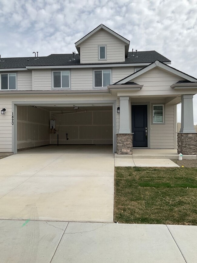 Building Photo - Beautiful New home in Eagle Ridge