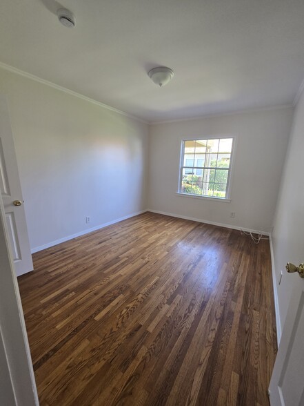 Front bedroom - 13644 Leadwell St