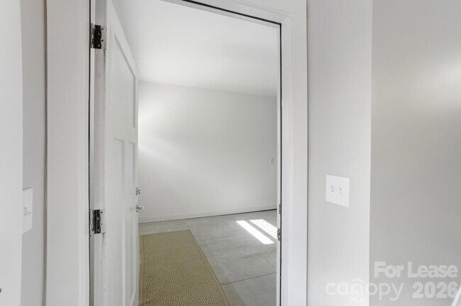 Building Photo - 523 Sedgefield Park Dr