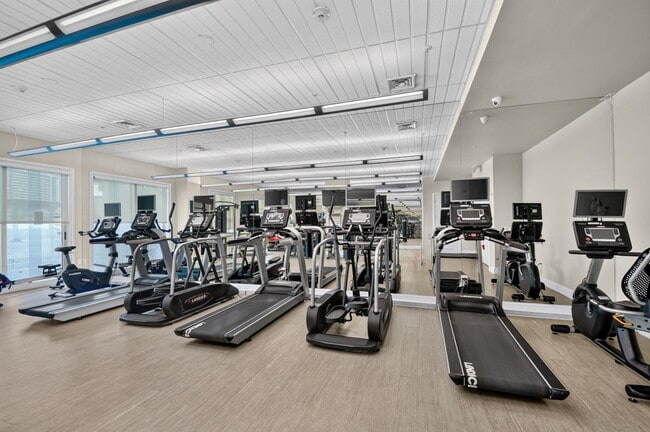Building Photo - 403 S Sapodilla Ave