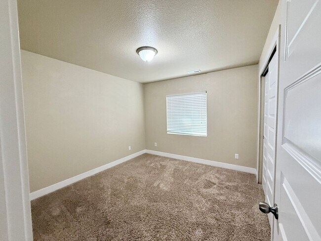 Building Photo - 6531 Wexford Dr