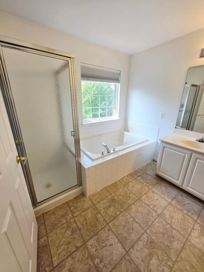 Building Photo - Great Townhouse in Pasadena Maryland