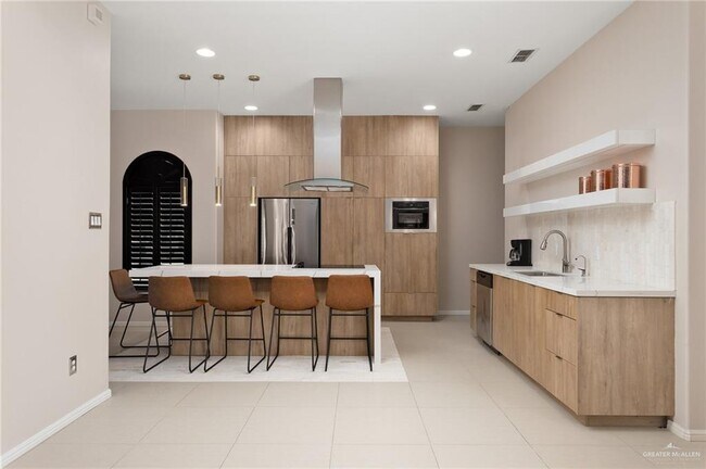 Building Photo - 21 Ben Hogan Dr