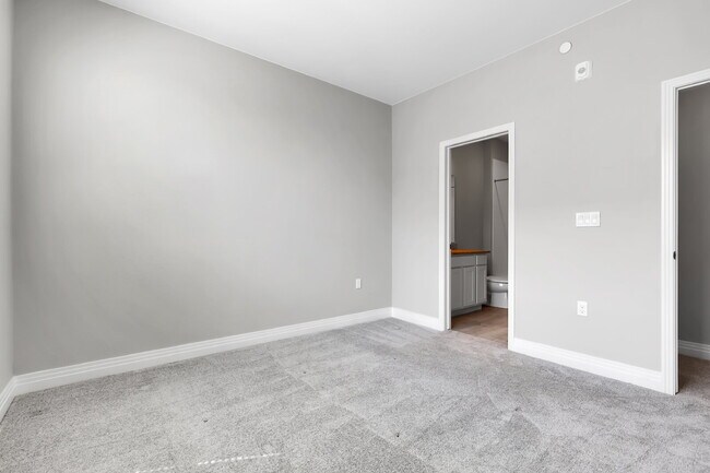 Building Photo - $2,775 - 3 Bed, 3 Bath Condo in Aurora wit...