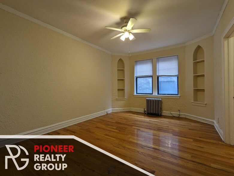 Building Photo - 4831 N Damen Ave
