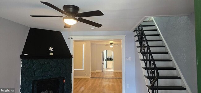 Building Photo - 843 E Price St