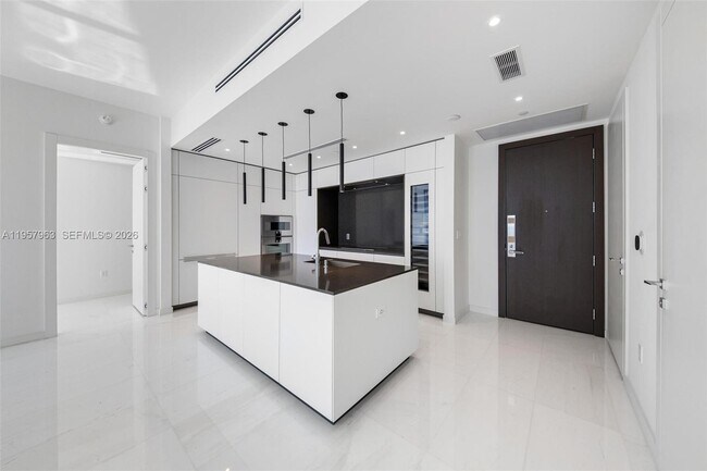 Building Photo - 300 Biscayne Blvd Way