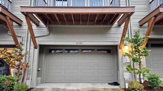 Building Photo - Beautiful Home in Champion Village, Sandy, OR!
