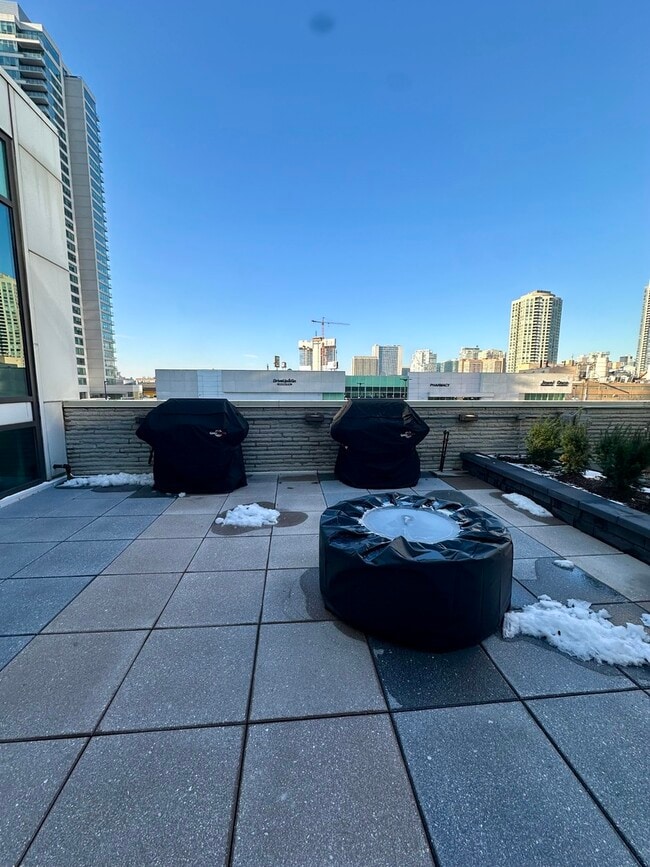 Building Photo - 660 W Wayman St