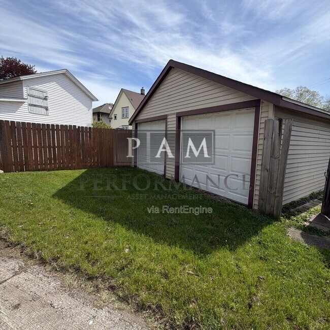 Building Photo - 4730 5th Ave