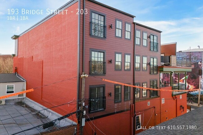 Building Photo - 193 Bridge St