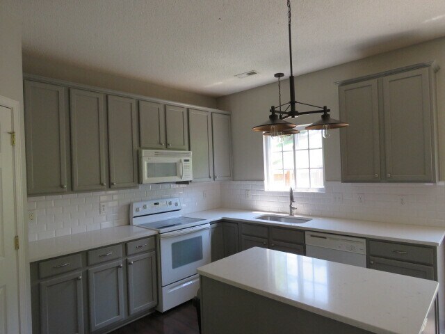 Building Photo - 2828 Gross Ave