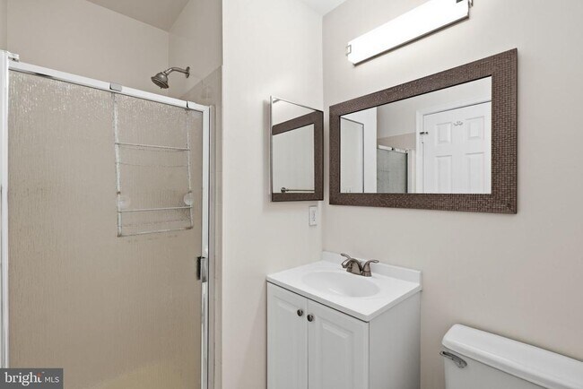 Building Photo - 541 Colecroft Ct
