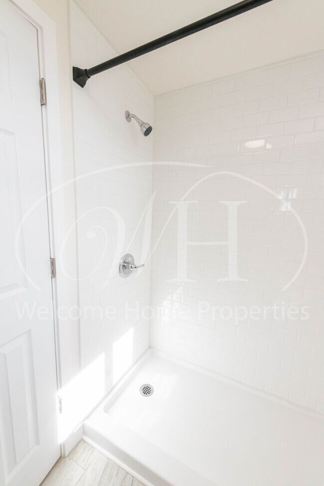 Building Photo - Newly Remodeled 1 Bedroom in a Park-like Setting