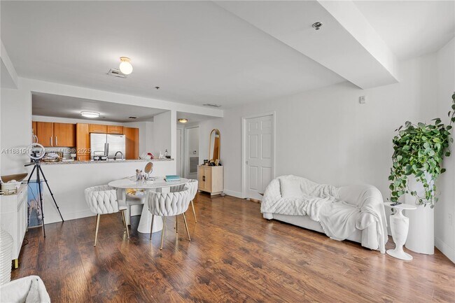 Building Photo - 6362 Collins Ave