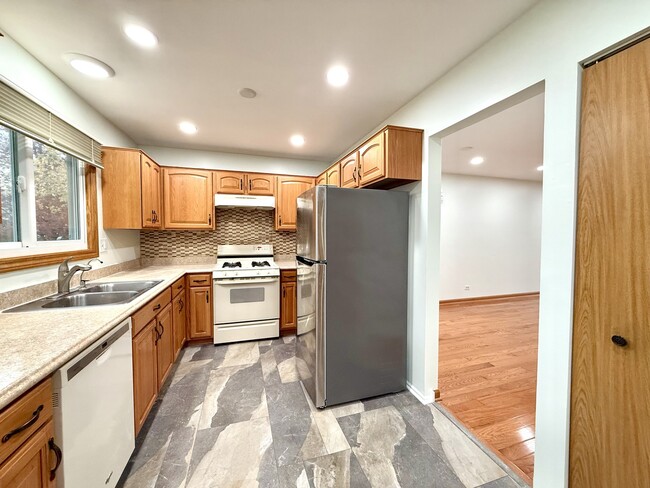 Building Photo - 2449 Carlton Dr