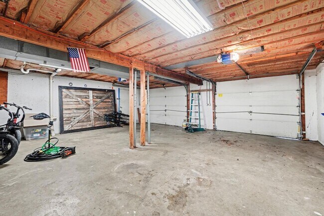 Building Photo - 24981 State Line Rd