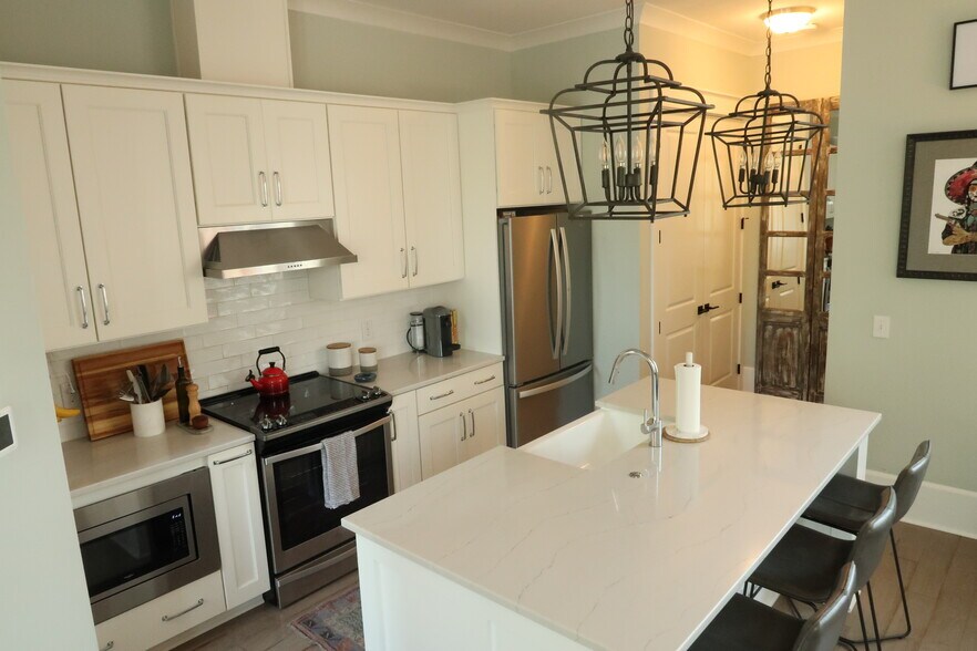 Building Photo - 994 Key Colony Ct