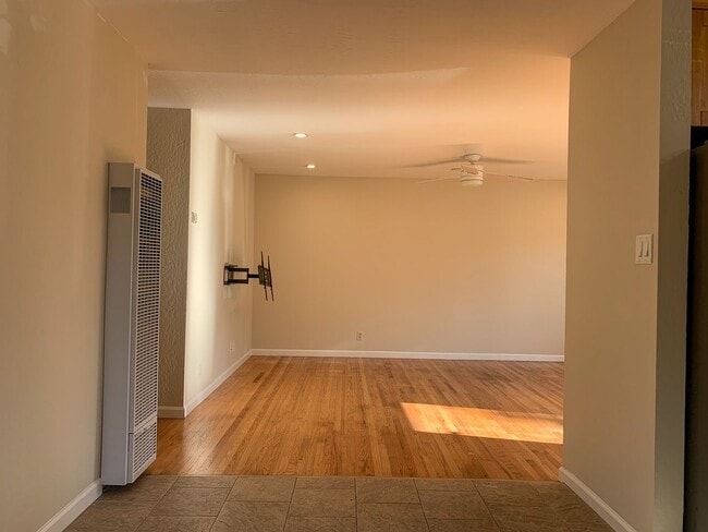 Building Photo - Single level 3 Bedroom Home on a Spacious Corner Lot!