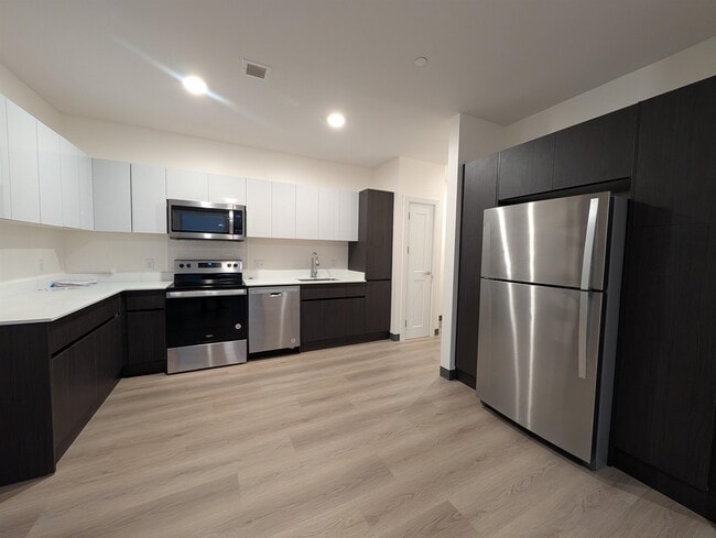 Building Photo - 55 N Main St