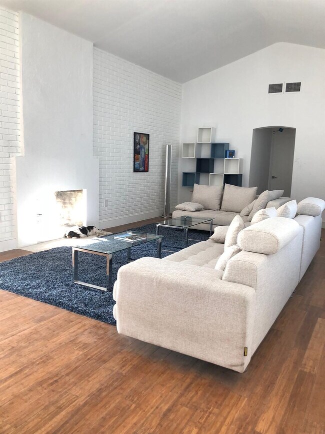 Building Photo - 9007 NE 10th Ave